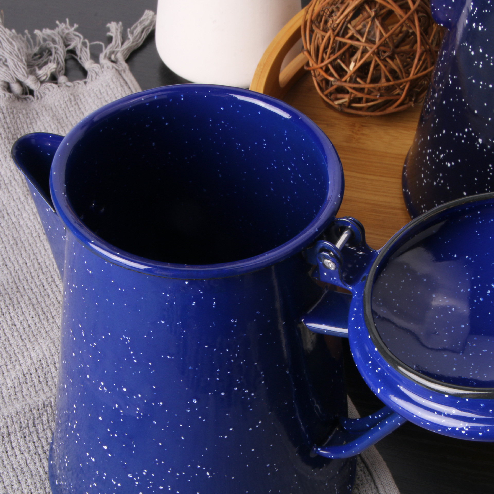 Regalos de comercio exterior en stock al por mayor de esmalte de olla hervidor esmalte de la manija de la olla de café multi-especificación hervidor frío