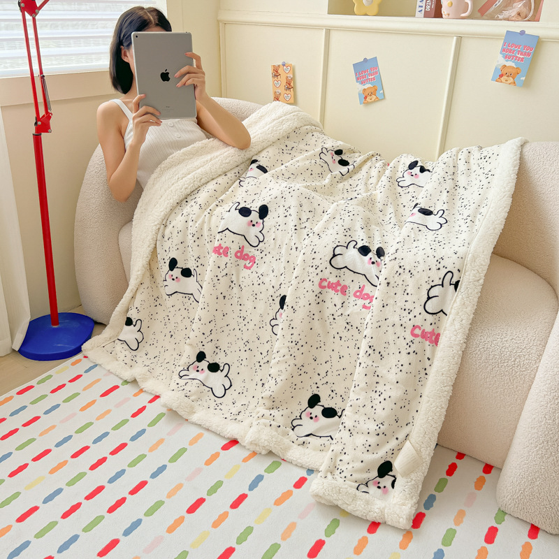 Otoño e invierno más manta cálida de terciopelo Manta multifuncional de terciopelo de leche Manta de almuerzo de terciopelo de cordero grueso Manta de terciopelo de regalo al por mayor