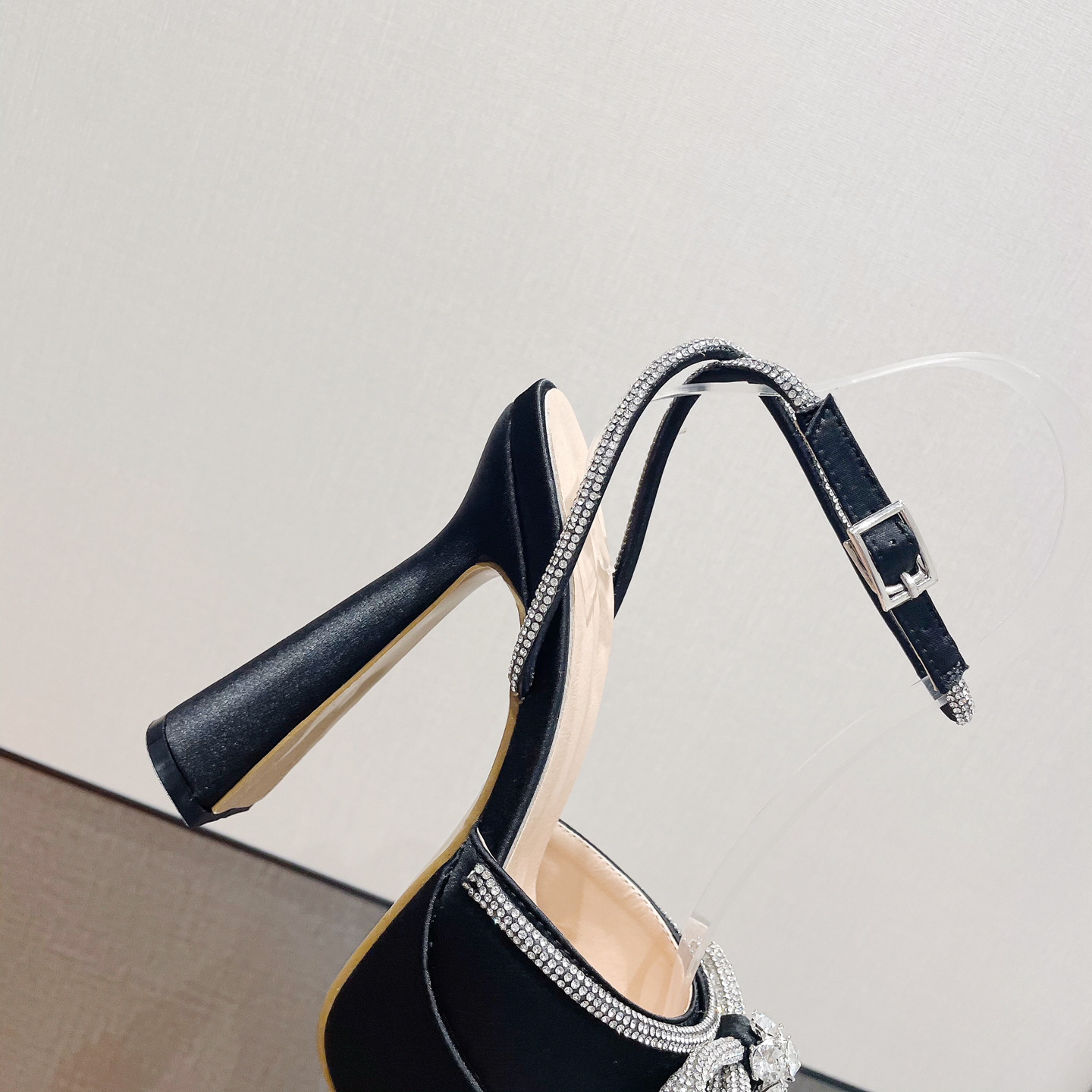 Damen neue modische Strass-Schleife, französischer spitzer Zehenbereich, hohle Plateau-High-Heels_voghion.com