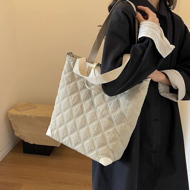 Новая пригородная женская сумка с алмазной вышивкой нитью, Большая вместительная большая сумка с высокой текстурой, нишевый дизайн, переносная сумка через плечо