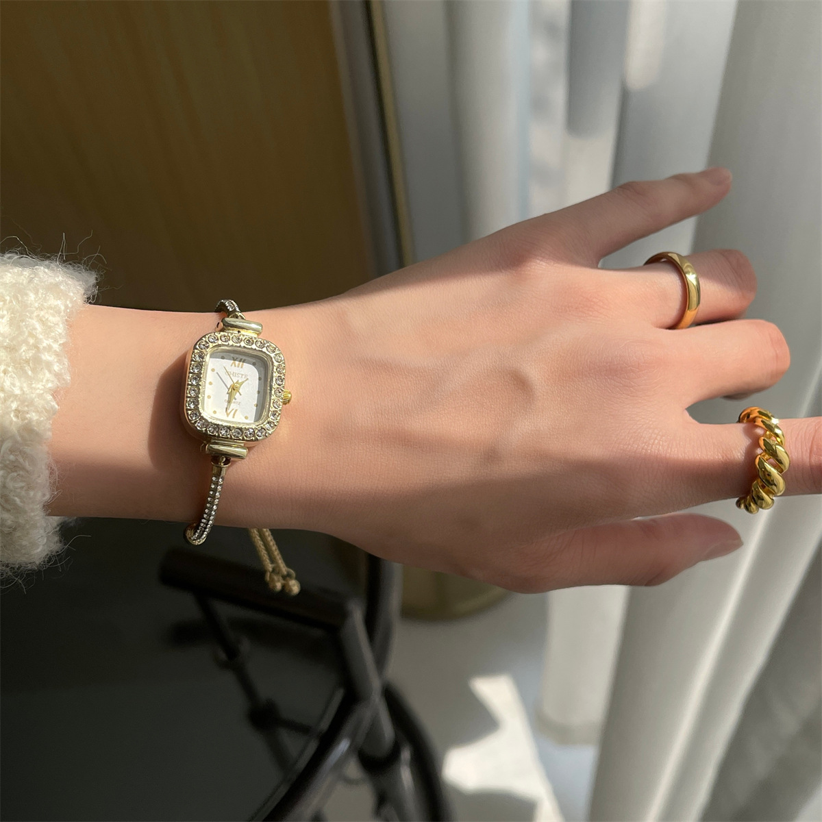 Classic Style Commute Solid Color Jewelry Buckle Quartz Watch display picture 11