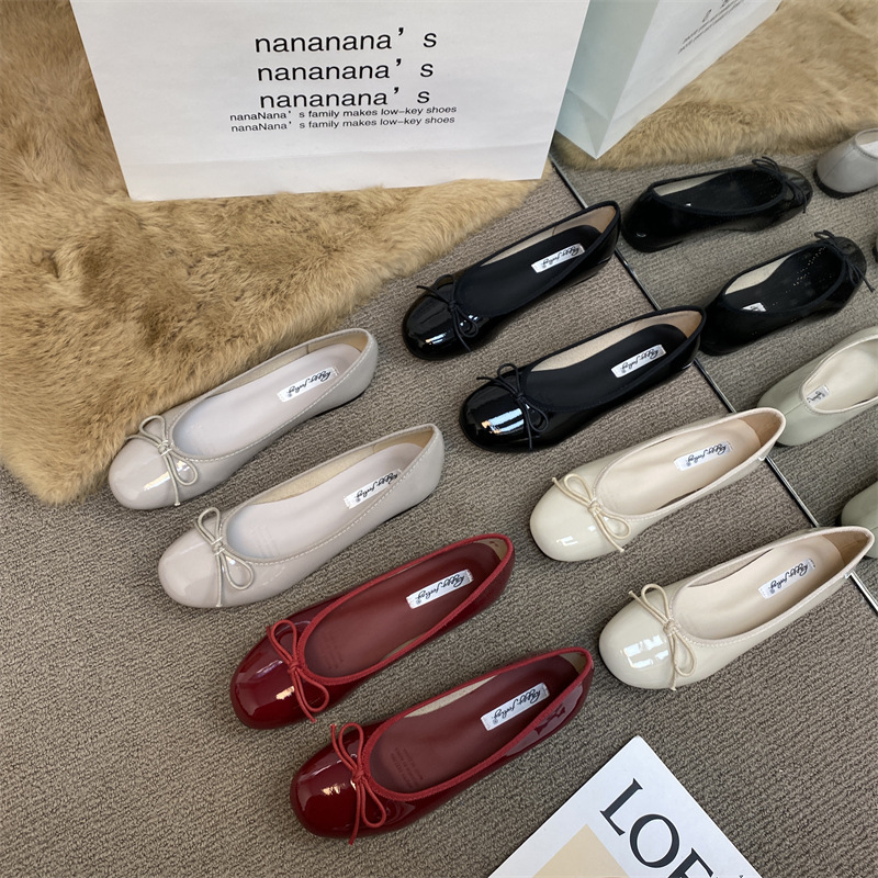 2025 봄 새 올매치 신발 얕은 입 활 신발 여성 한국식 레드 소프트 밑창 통근 플랫 신발