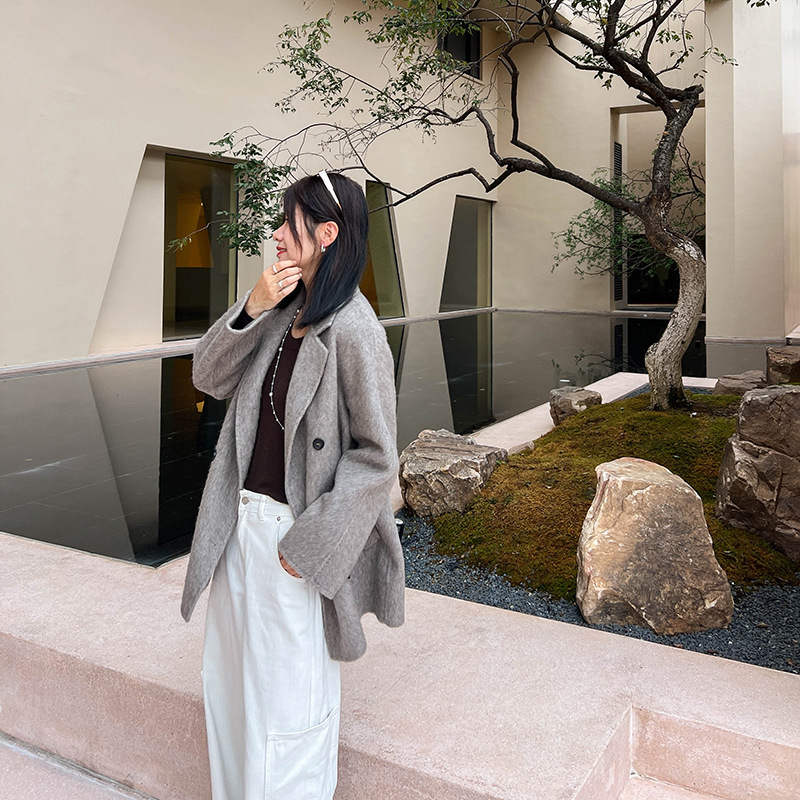 Fifty and Thriving! Collector's Edition! Store's Signature Suili 10-0 Peruvian Suili Alpaca Wool 10 801 Mid-Length Style