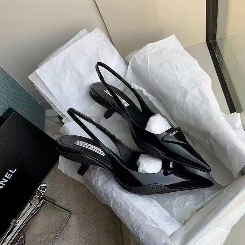 Qadın açıq barmaq ayaqqabı, alçaq dabanlı sandal