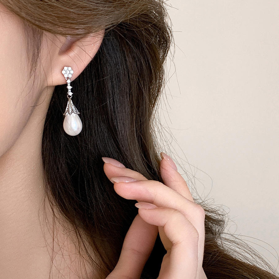 Retro elegant earrings with zircon drop-shaped from pearl