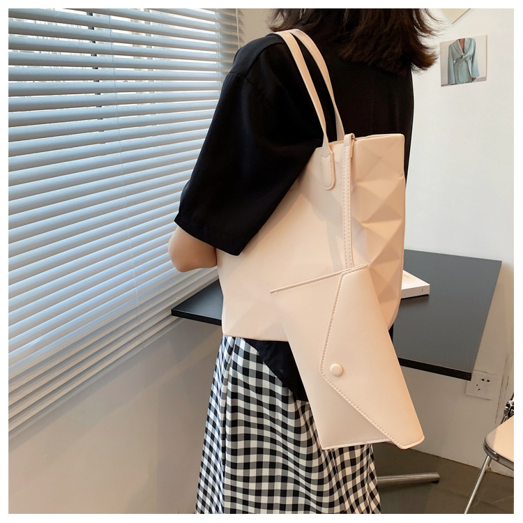 Niche design irregular largecapacity bag 2021 new trendy tote bag shoulder messenger bagpicture8