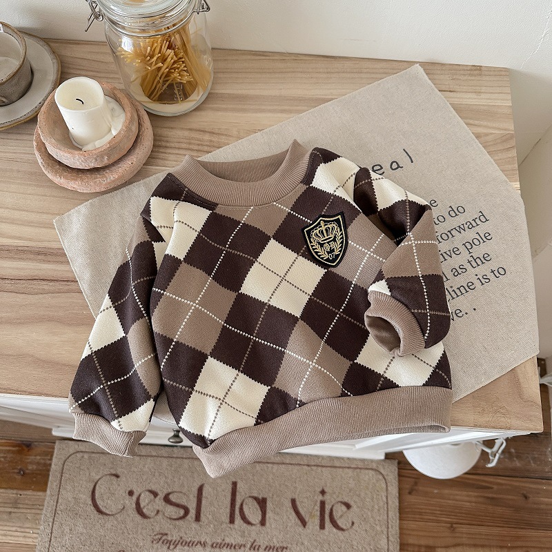 Badge sweater-dark coffee diamond pattern