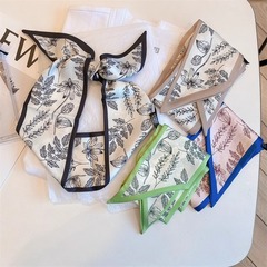 小さな新鮮なプリントの長いスカーフの女性式の花がリボンを刺して高級感があります。
