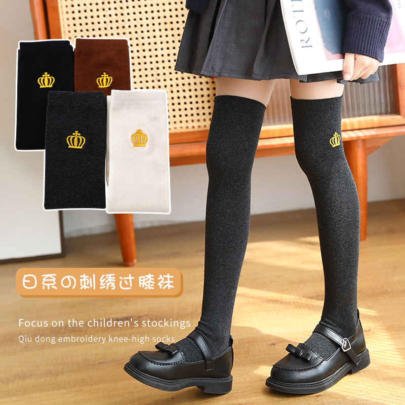 Calcetines altos para niños por encima de la rodilla Medias de algodón para niñas japonesas de primavera y otoño Calcetines de pierna para niños medianos y grandes con bordado de corona de estilo coreano