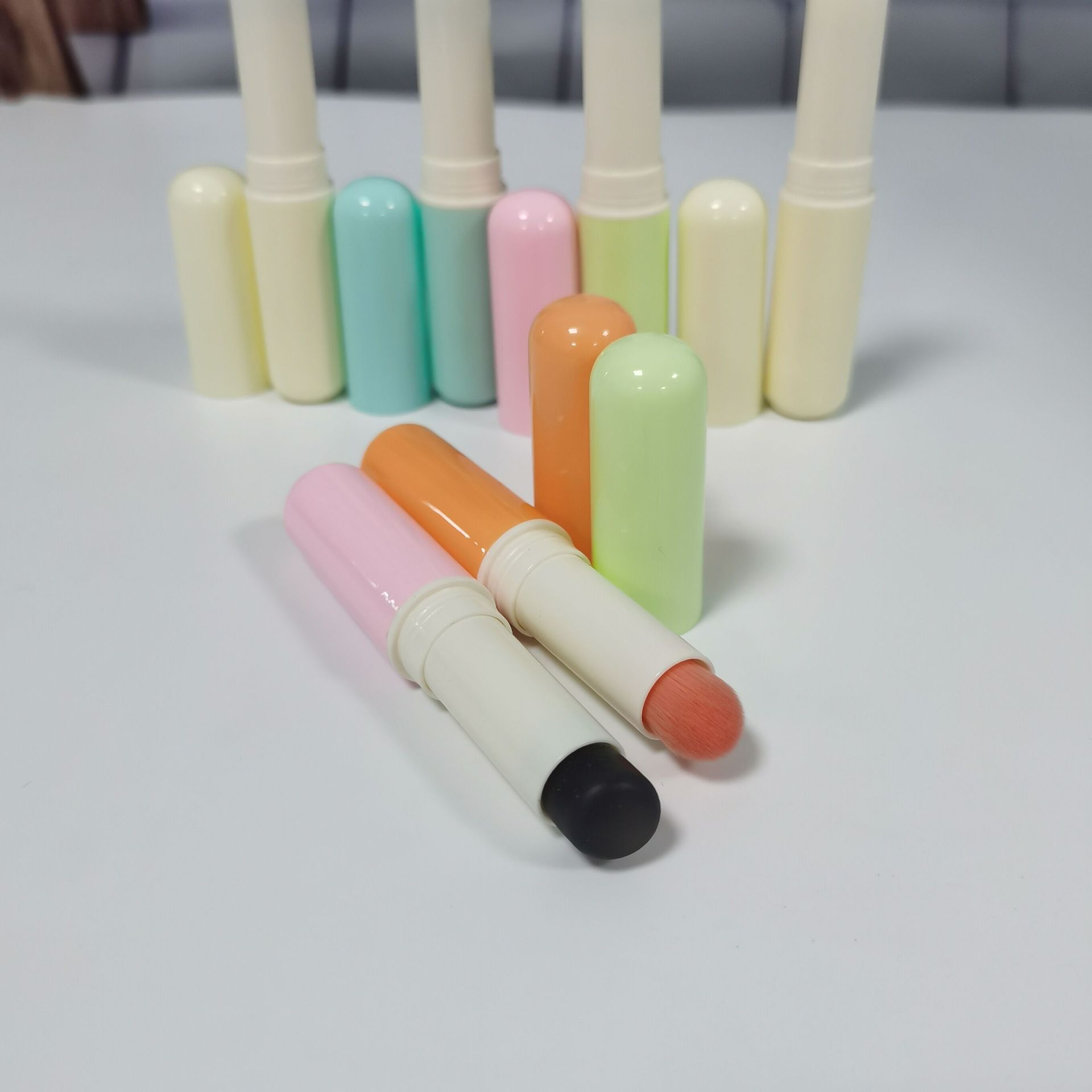 Nuevo cepillo de labios de silicona retráctil cabeza redonda portátil máscara de labios lápiz labial cepillo profesional pincel de belleza herramienta Pincel de labios