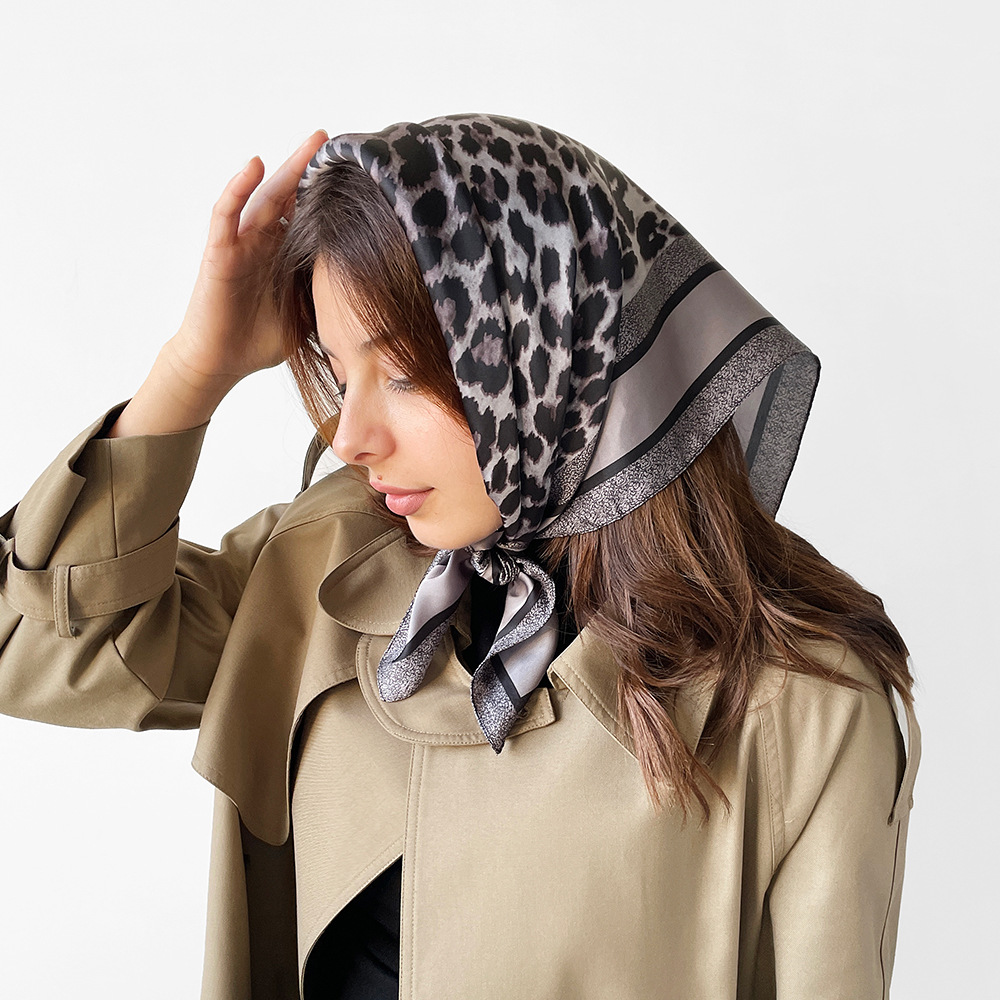 Femmes Élégant Rétro Pois Léopard Satin Écharpe En Soie display picture 5