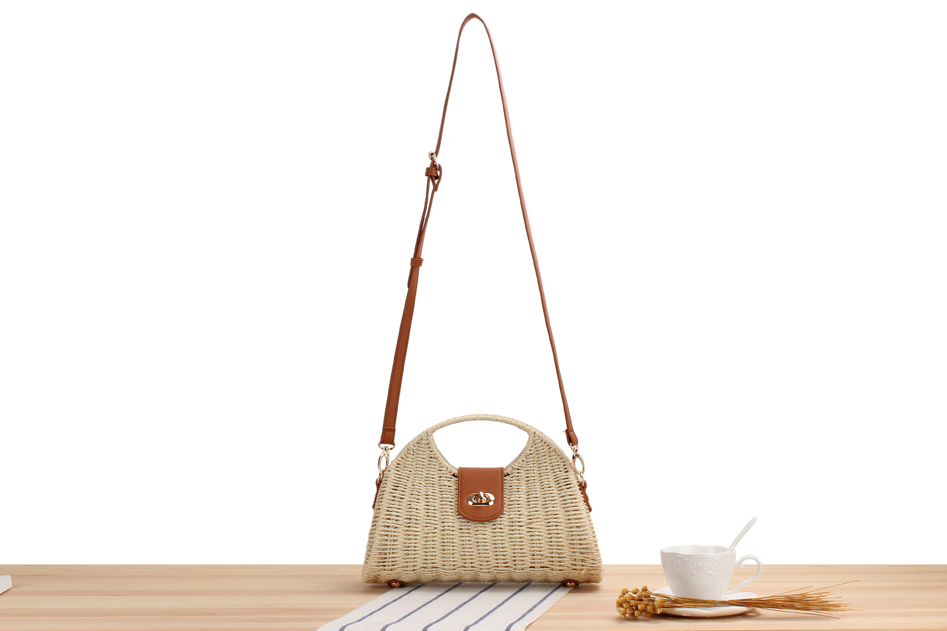 Women's Small Paper String Solid Color Vacation Classic Style Weave Magnetic Buckle Straw Bag display picture 3