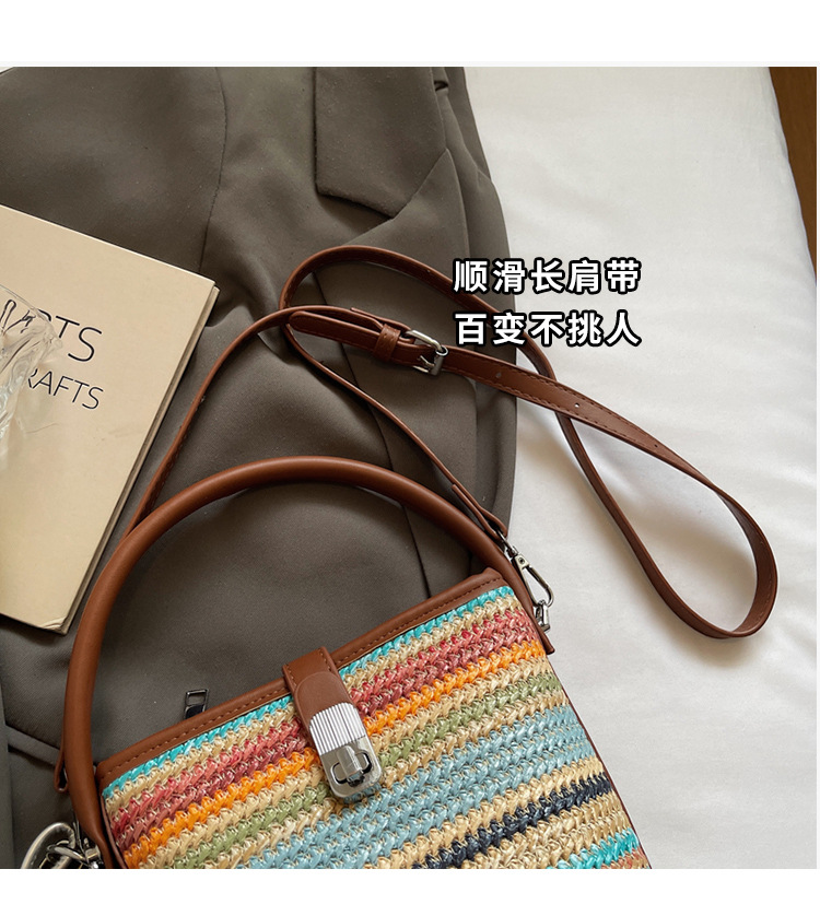 A trendy and fashionable straw-woven phone bag for women in the summer of 2025, a Korean version of a niche and simple crossbody bag Application Scenario