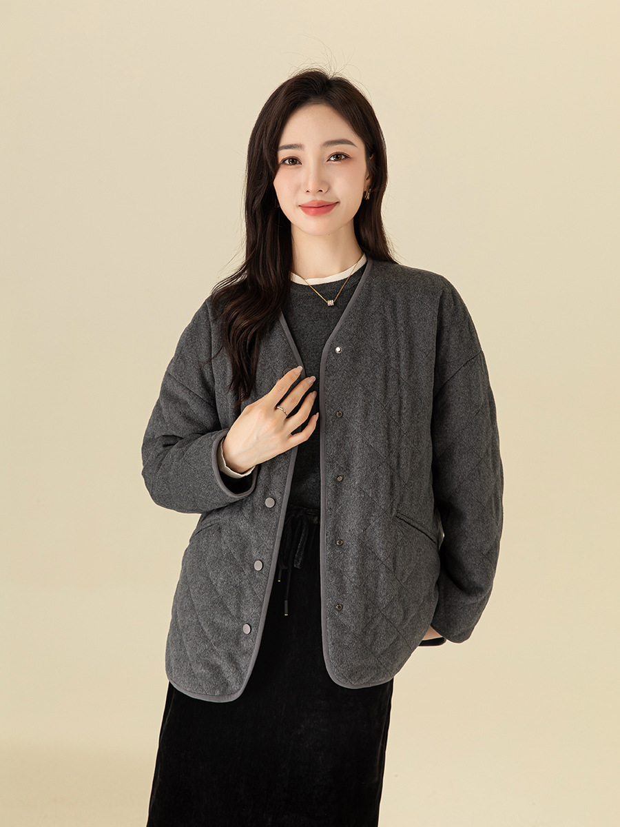 Áo khoác cardigan dáng dài cổ V họa tiết kim cương hai túi, 90% lông vũ trắng — Xám mã não