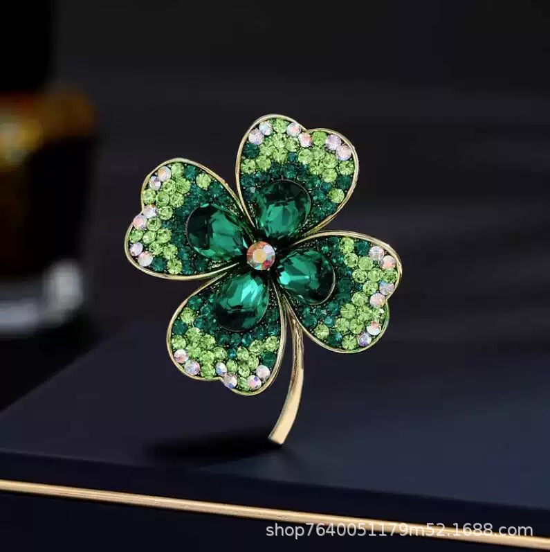 European and American Cross-Border Crystal Four-Leaf Clover Brooch High-End Corsage Feminine Suit Pin New Accessories Gift Wholesale