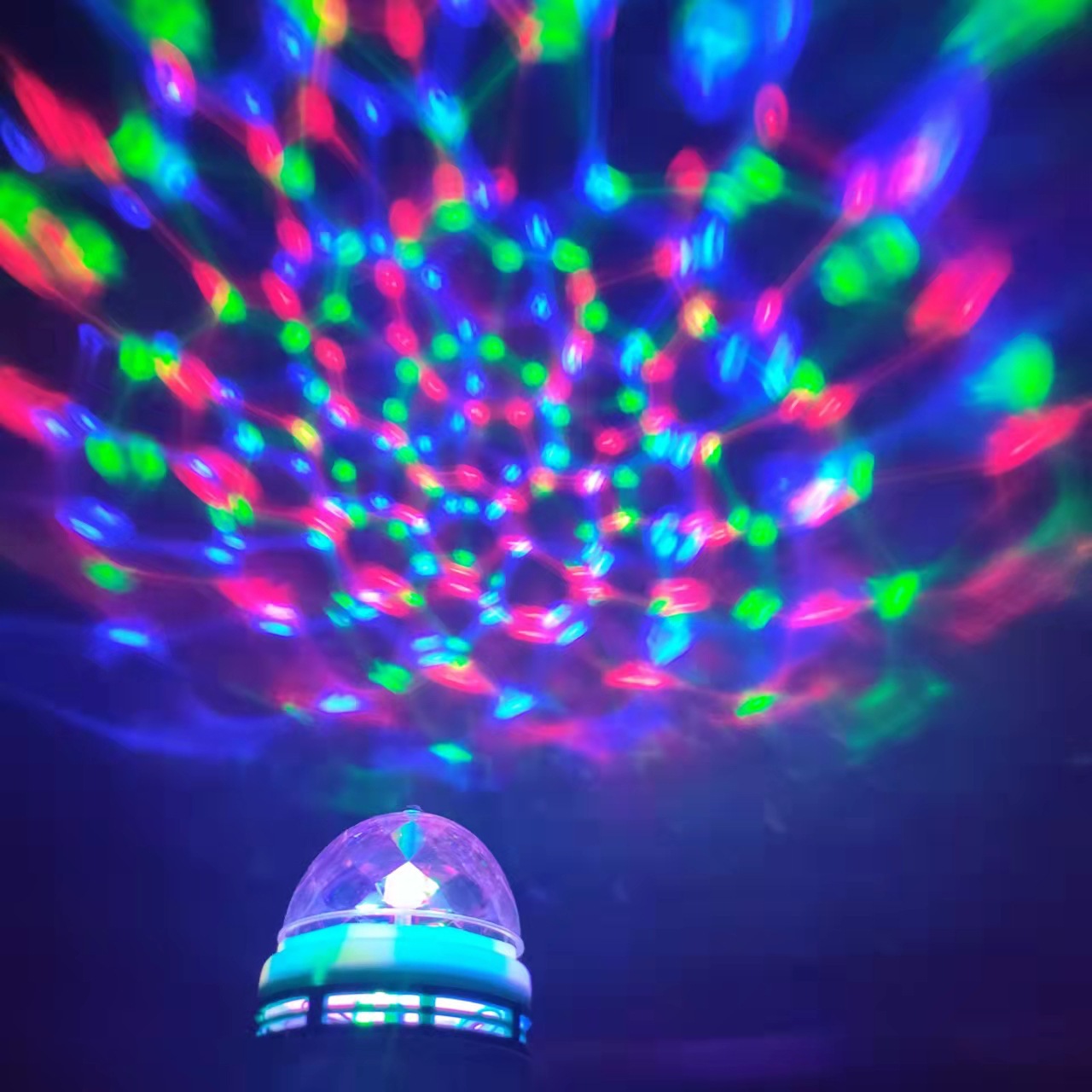 Bombilla LED giratoria con control remoto, bola mágica de cristal para KTV, fiestas y escenario