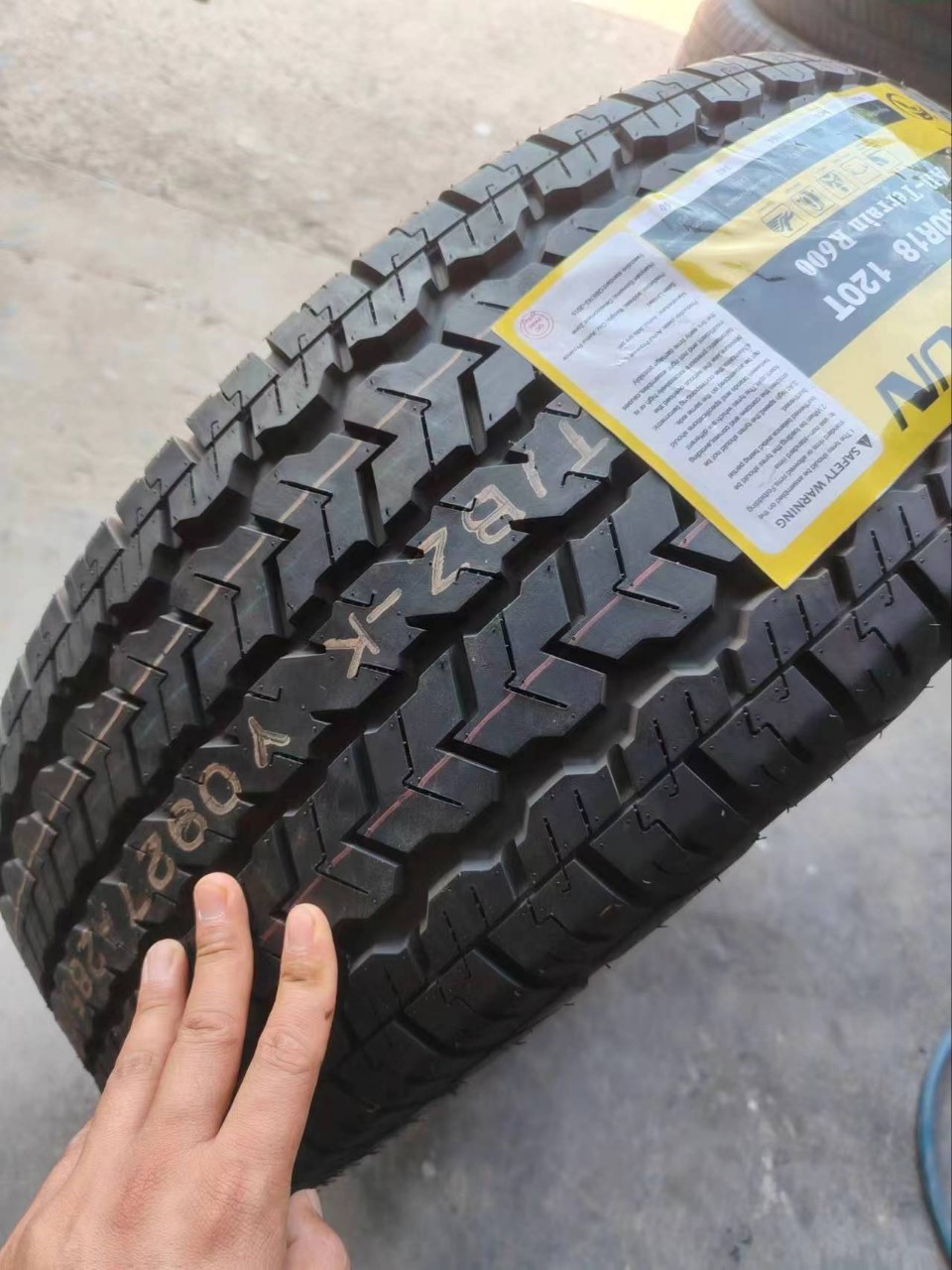 Brand New Off-Road Tires 285/60R18 at All-Terrain Suitable for Lexus Land Cruiser 2856018