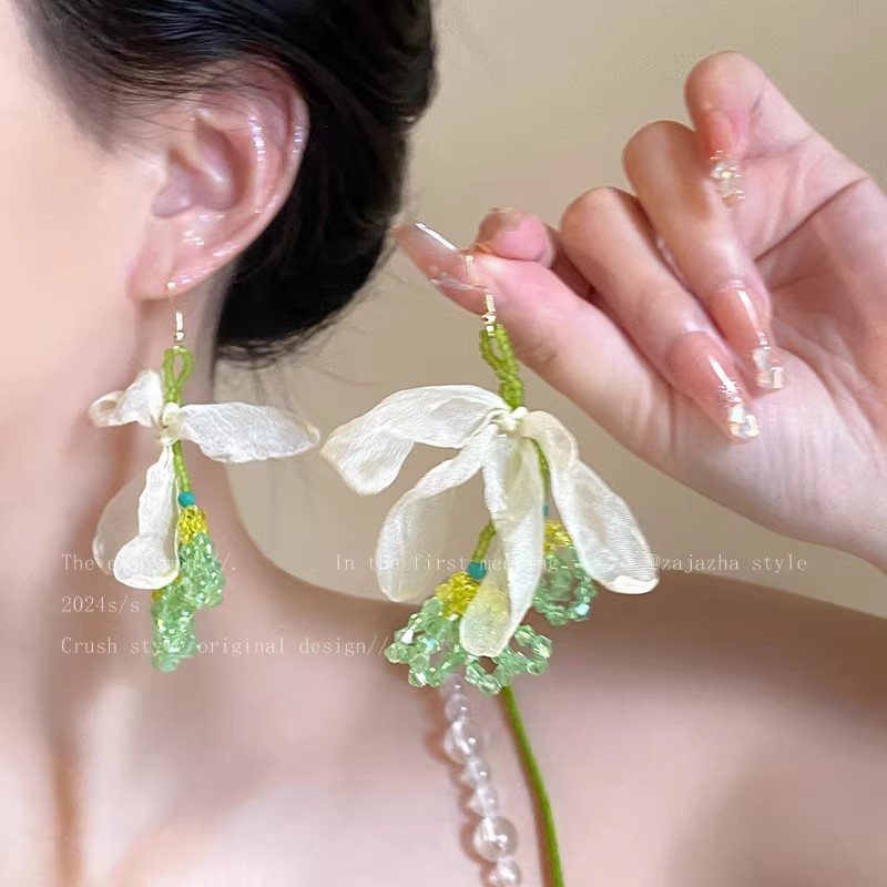 Vacancias suave hilo de malla brilla petal pendientes 2026 nuevo super temperamento perla perla hermosa joyas de orejas