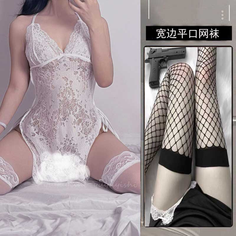 + 챙이 넓은 검은 메쉬 양말