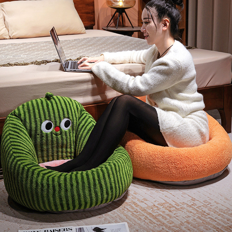 Caricatura encantadora cojín de sofá perezoso sofá de oficina medio rodeado cintura suave en un cojín de futón