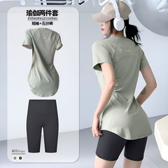 速乾性の女性の Tシャツ薄い夏アイスシルクスポーツ半袖ルーズランニングメッシュ通気性フィットネスヨガ服トップ
