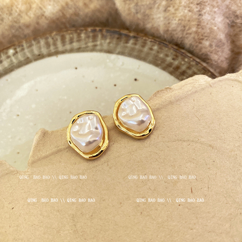 Geometric fashionable elegant earrings from pearl
