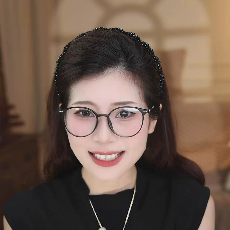 High-end cuentas negras brazalete para mujeres 2025 nuevo lujo ligero de alta presión craneal brazalete dientes antideslizante lavar la cara tarjeta de pelo