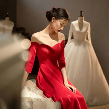 一字肩敬酒服新娘2023新款春季大氣晚禮服裙超仙質感緞面紅色禮服