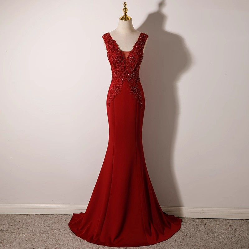 Red Toast Dress for the Bride 2025 New Winter Elegant and Beautiful Fishtail Classy Annual Party Evening Dress for Women with Classy Sense