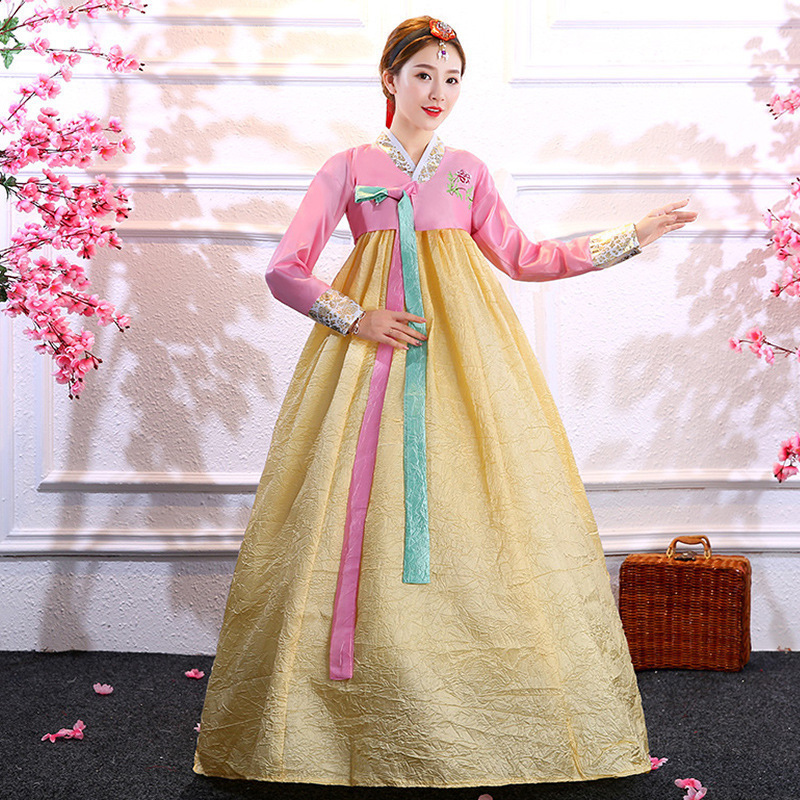 핑크 코트 + 옐로우 스커트 (플리츠 스타일)