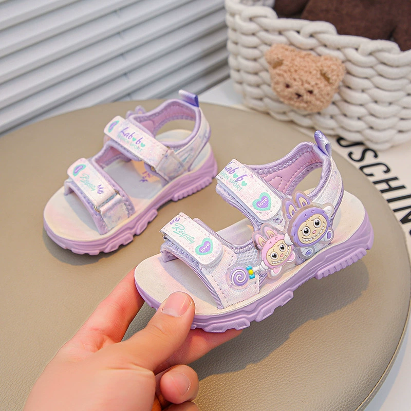 2025 новый летний светящийся свет мультфильм девушки сандалии маленькие китайские дети корейские водонепроницаемые милые детские пляжные туфли