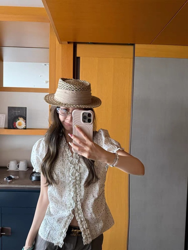天丝漏肩短袖缎面斜肩上衣女荷叶边夏季慵懒衬衫|undefined