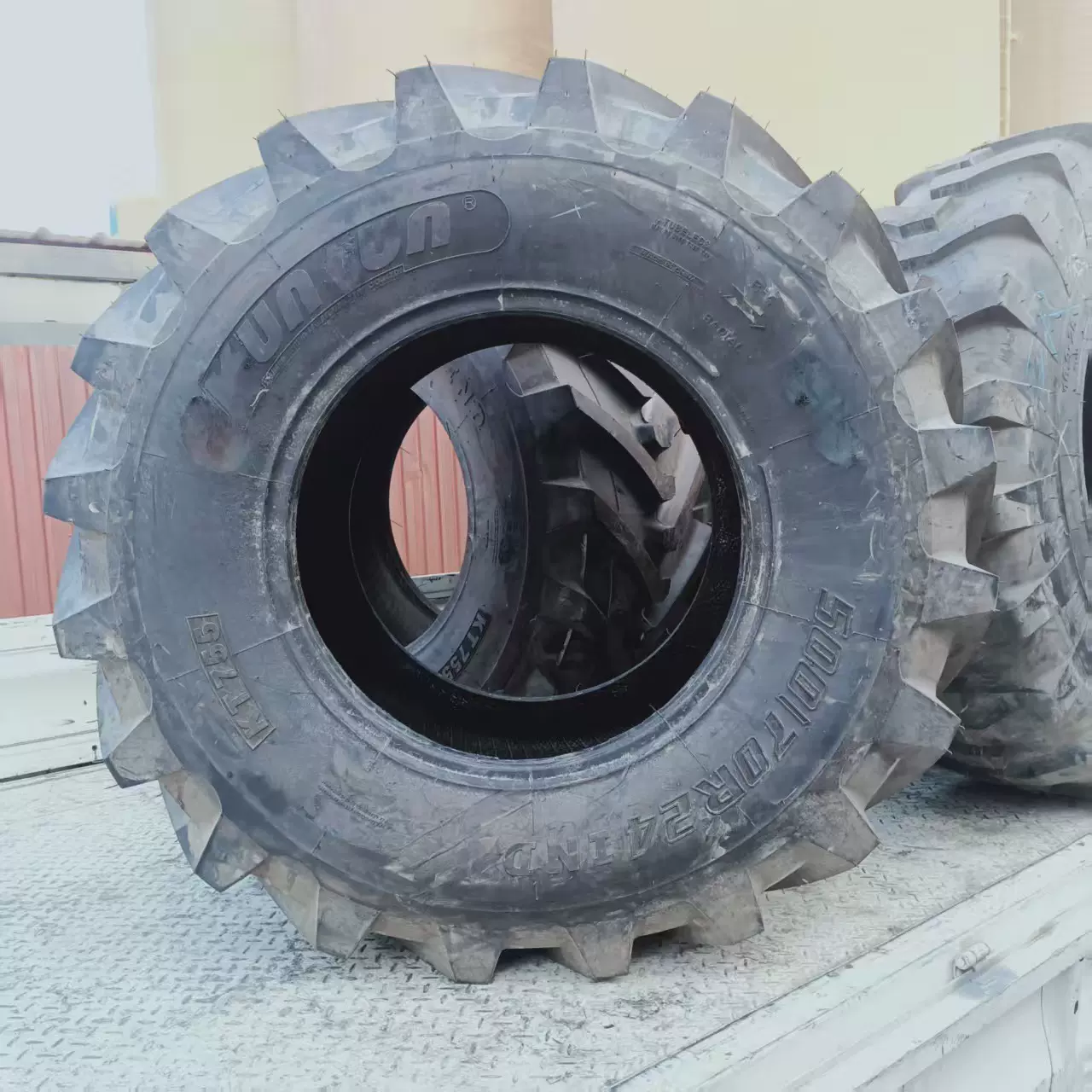 矿山铲车装载机轮胎农用胎500/70R24工程轮胎钢丝轮胎