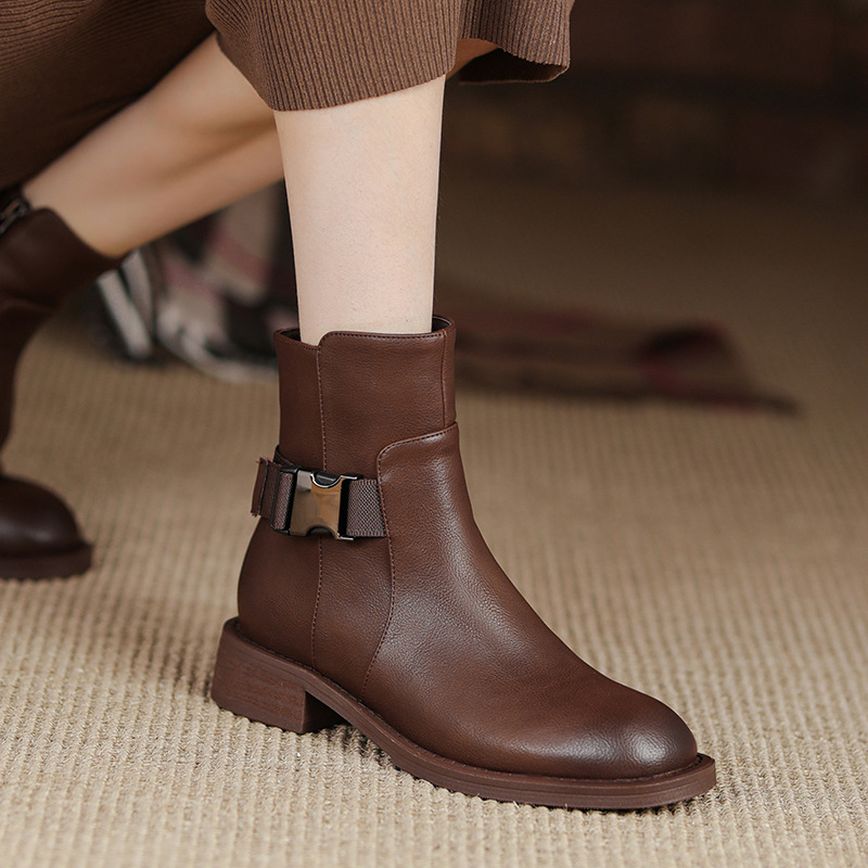 Leather demi-season retro black brown low boots with zipper