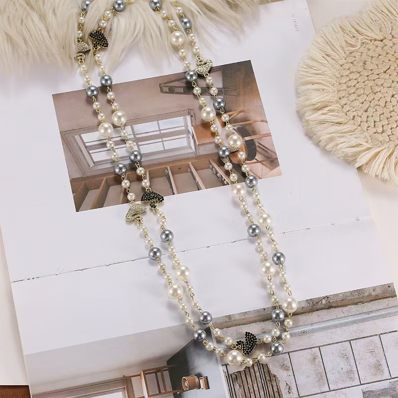 183 white gray black and white swan necklace