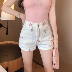 ハイエンドの夏の新しいファッションハイウエスト刺繍デザインデニムショートパンツ女性のための 2025 気質ニッチホットパンツ