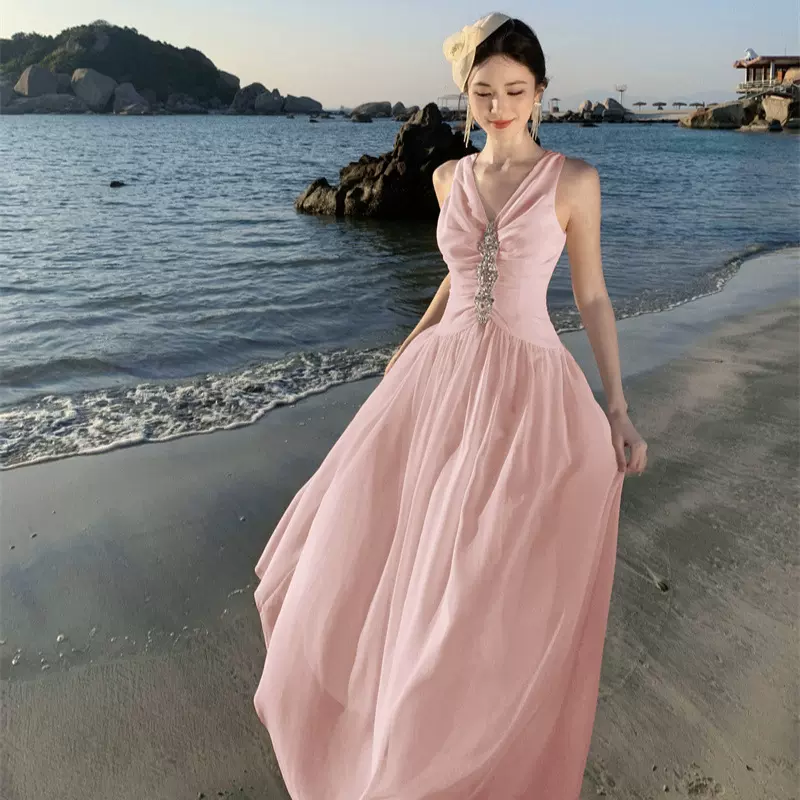 千金风温柔穿搭度假仙女长裙独特绝美晚礼服高级感挂脖粉色连衣裙