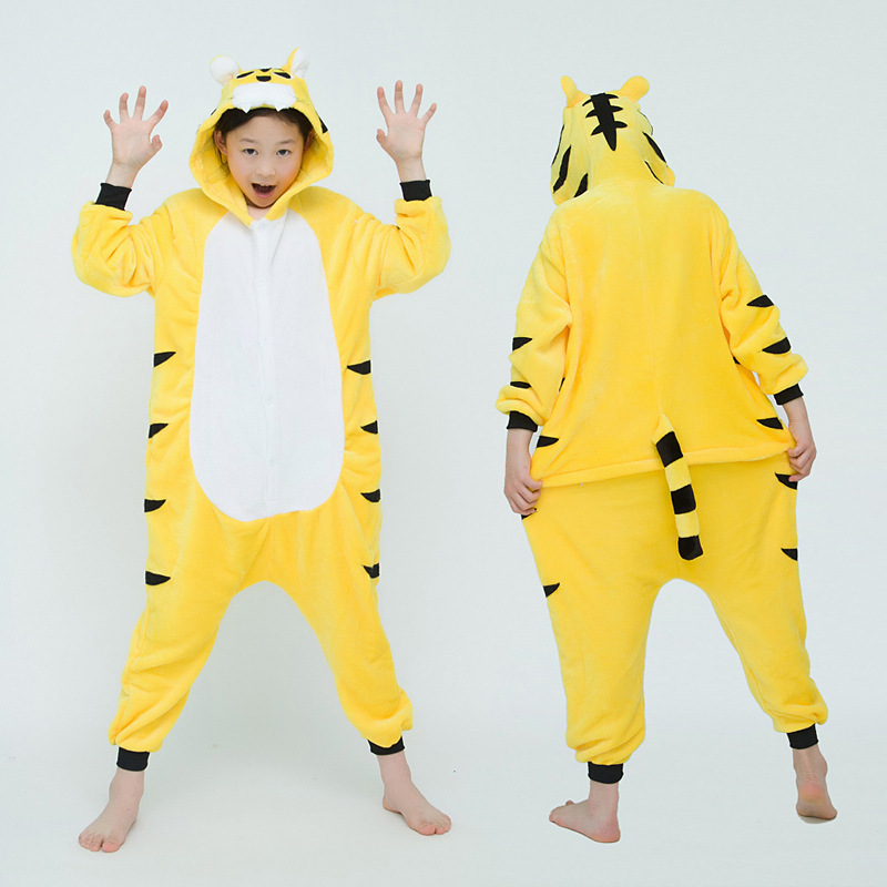 Otoño e Invierno niños y niñas de dibujos animados de animales de una sola pieza pijamas de franela Totoro Panda aseo ropa para el hogar lote mixto