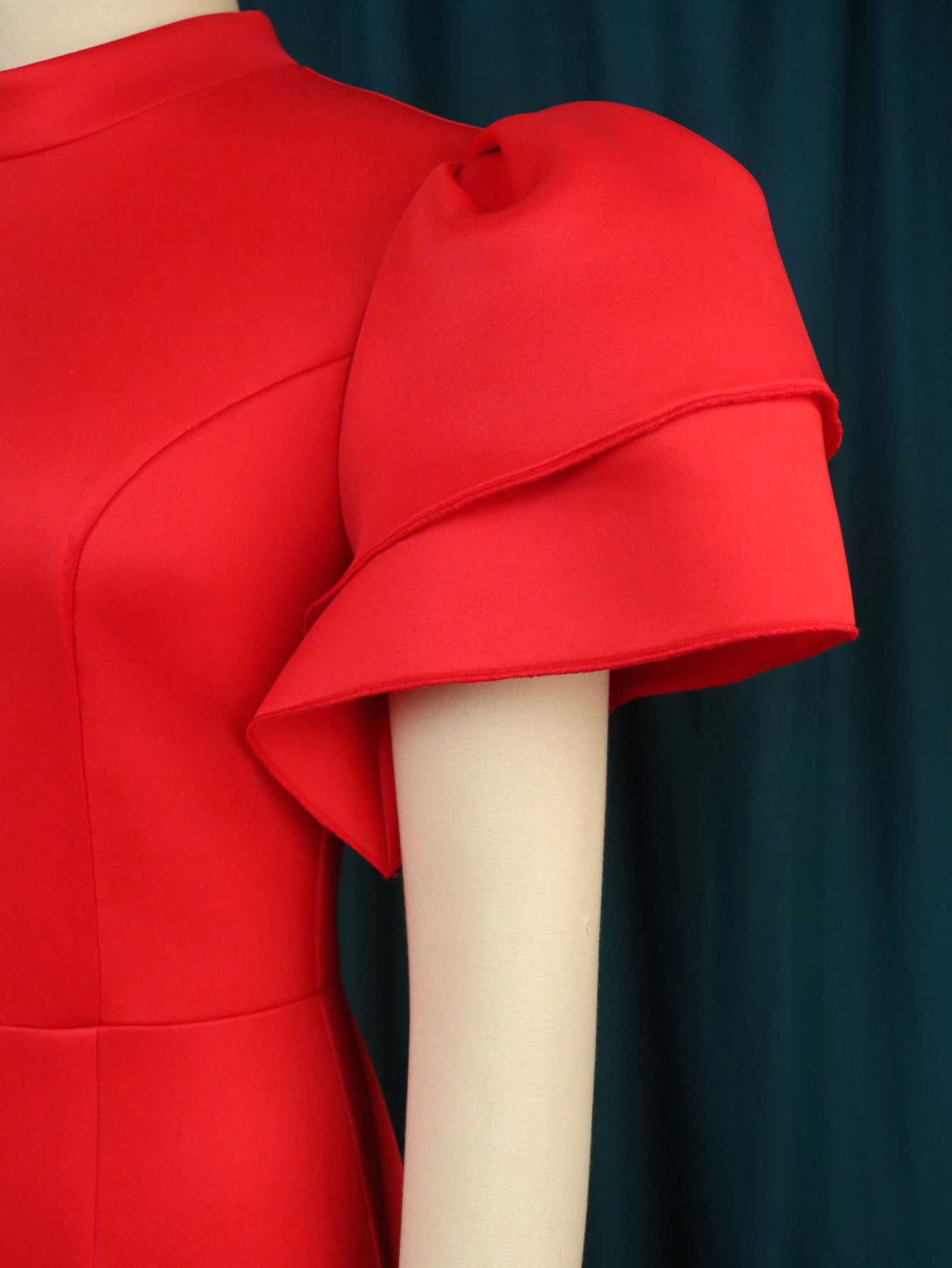 Abbigliamento donna AM221202 vestito da cocktail party con maniche a tromba e colletto alto piccolo firmato_voghion.com