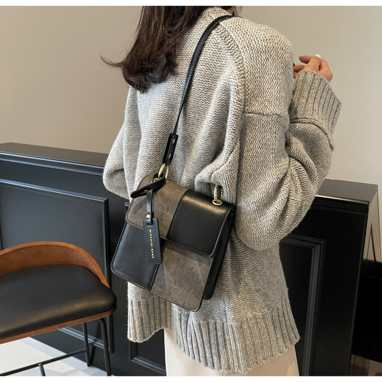 This year, there is a trend of fashionable, versatile, casual and stylish hand-held small square bags for women undefined