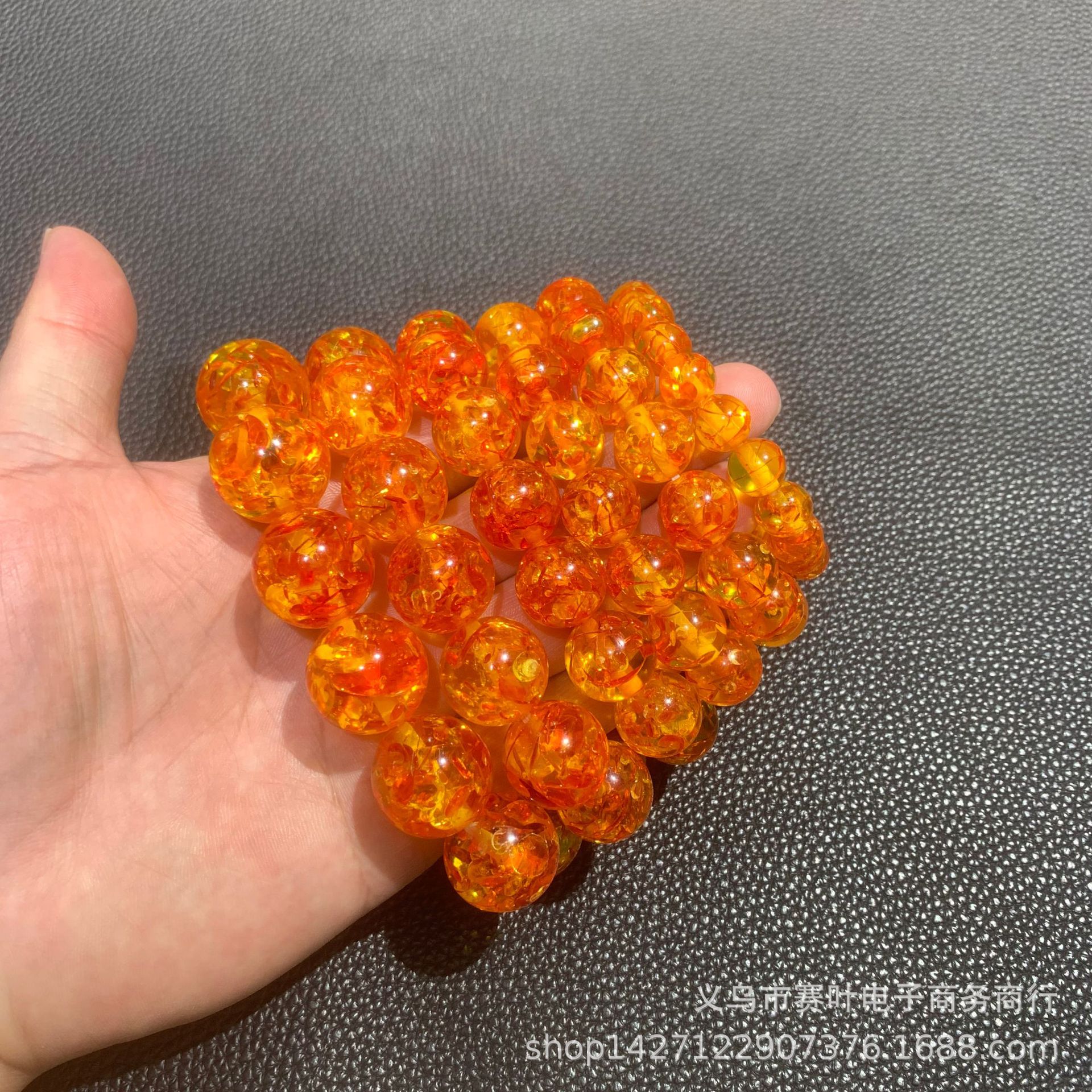 Təbii amber və mum rəngli fırlanan bilərzik, 10-20 mm