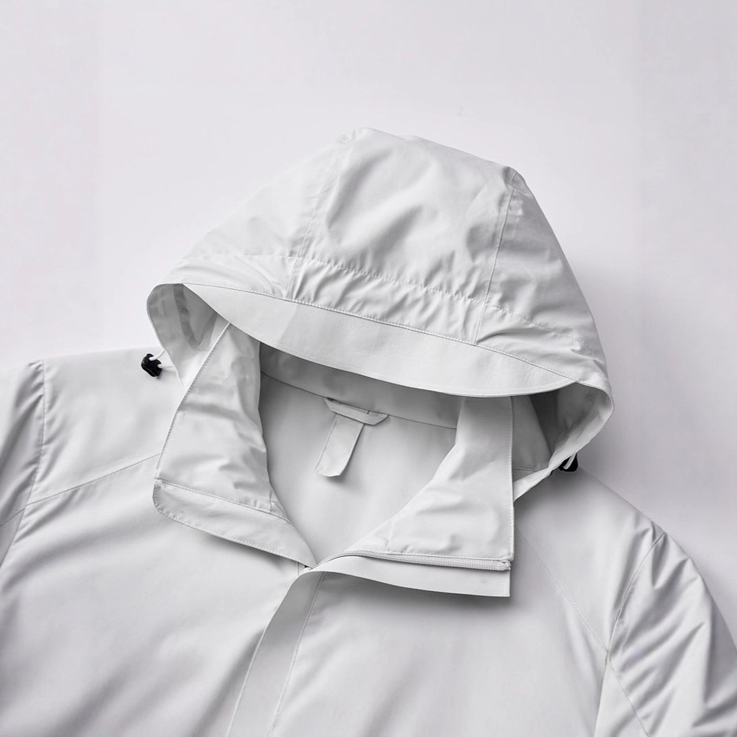 Thin Windproof and Waterproof Outdoor Functional Jacket with Custom Logo Hard Shell Group Workwear Jacket for Men and Women