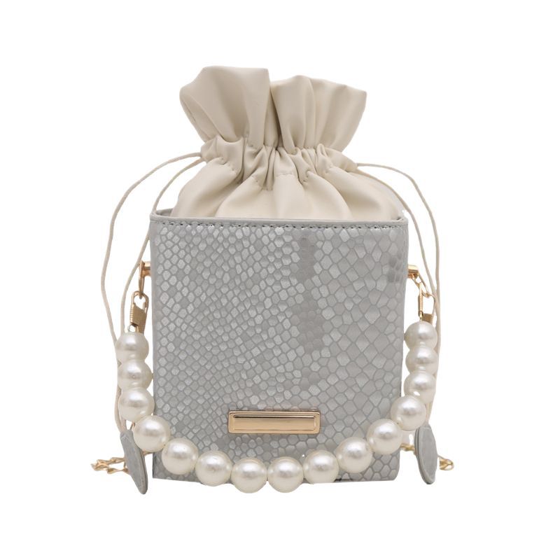 Mini bolso de cubo hermoso bolso con cordón de perlas de aire occidental para mujer 2025 nuevo bolso de mensajero de un solo hombro con cadena portátil