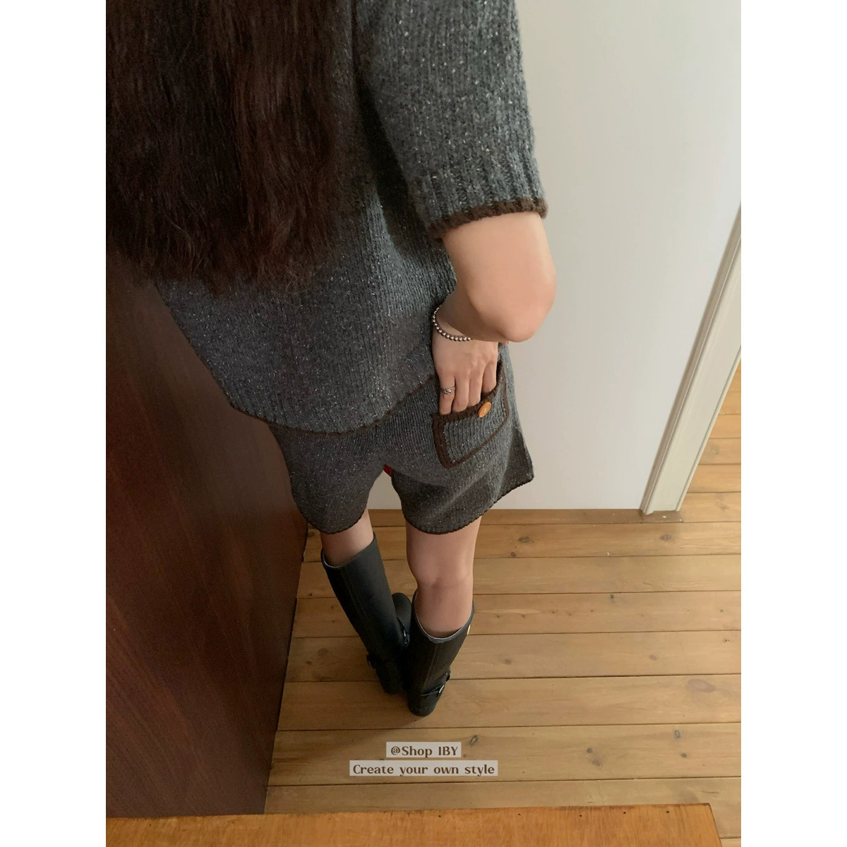 [Нет возвратов и обменов] Трикотажные шерстяные брюки. Новые женские узкие прямые повседневные брюки. Шорты с эластичной резинкой на талии и контрастной окантовкой.