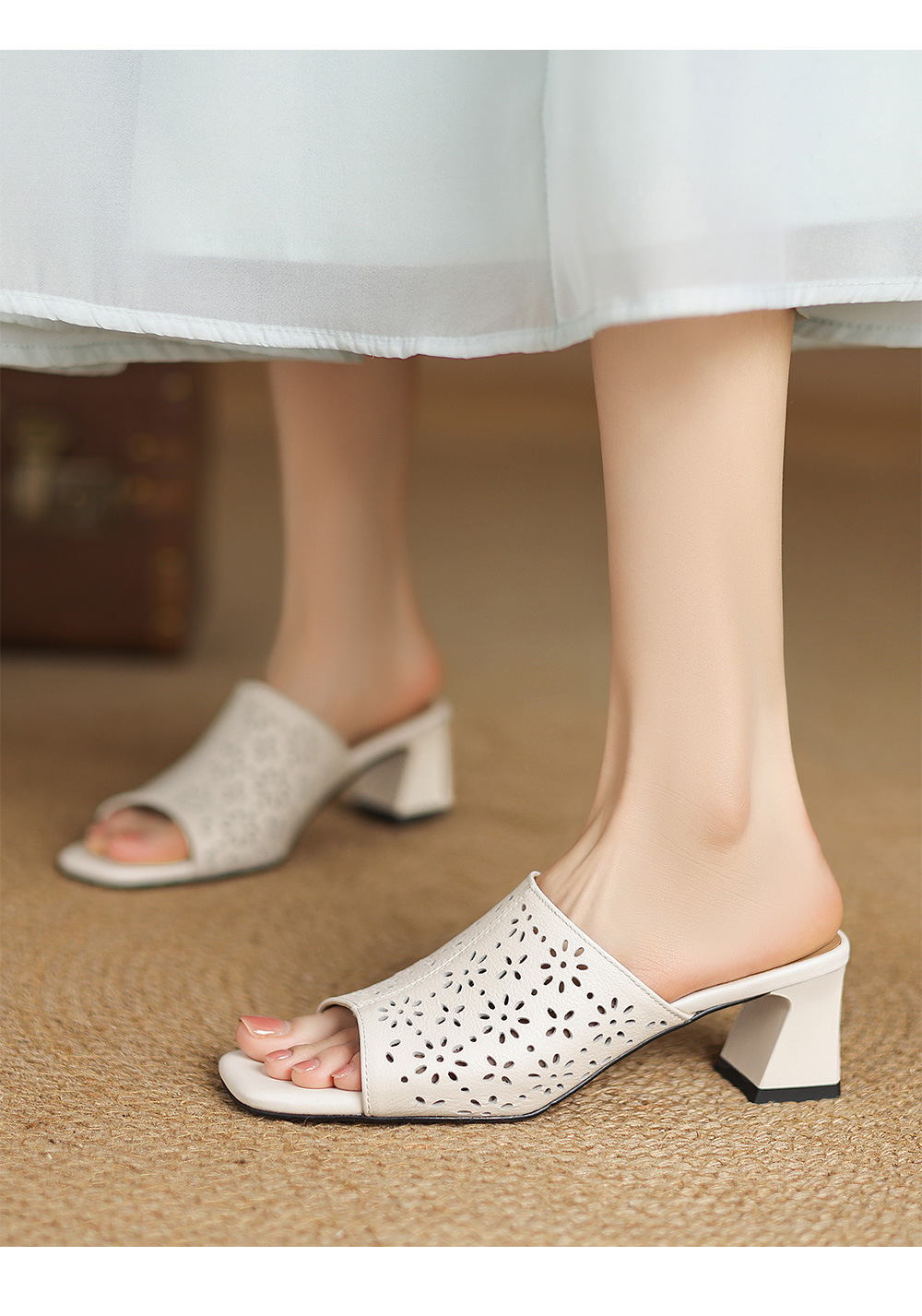 Sandal cao gót nữ hở mũi quai ngang da bò đục lỗ, gót 5 cm — đen chi tiết 2