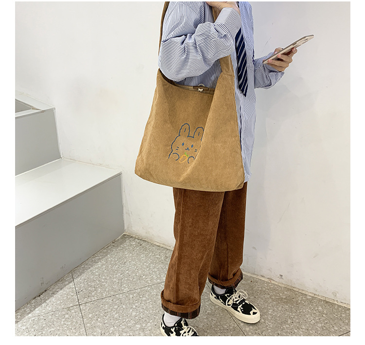 Autumn Winter Large-capacity Bag Female 2021 New Cartoon Bear Bucket Bag Wholesale display picture 3