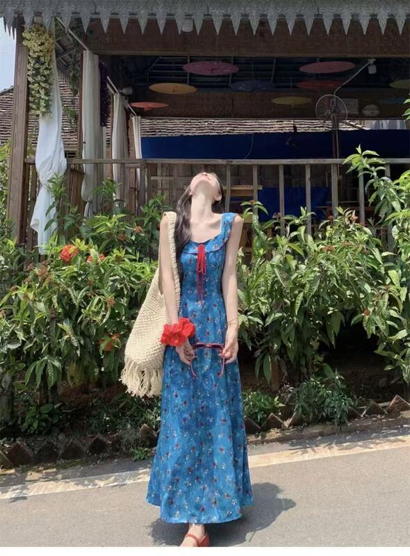 Beach Resort Style Blue Floral Suspender Dress for Women, New Spring Style, Niche Light Luxury, Waist-Cinching, Slimming Mid-Length Dress Beach Resort Style Blue Floral Suspender Dress for Women, New Spring Style, Niche Light Luxury, Waist-Cinching, Slimming Mid-Length Dress