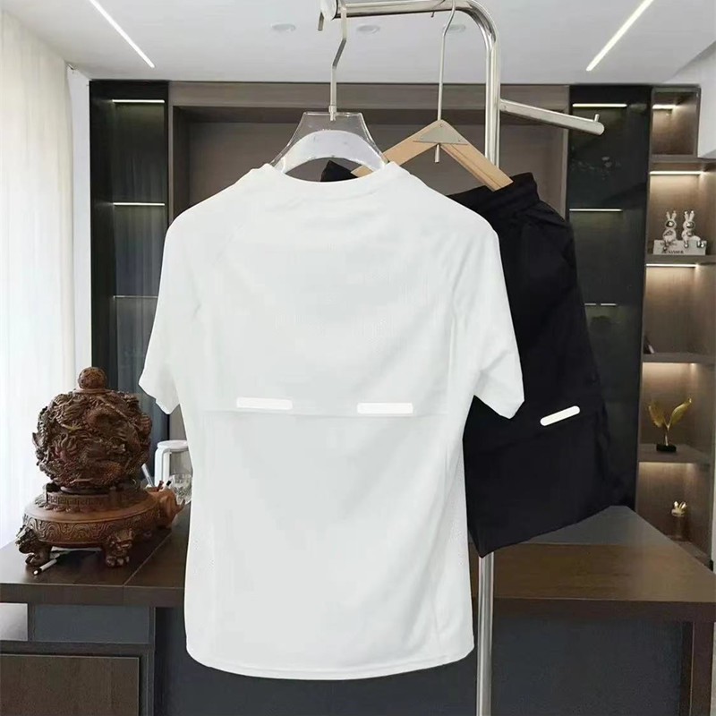 3080. Blanco de manga corta 6022. Pantalones cortos negros