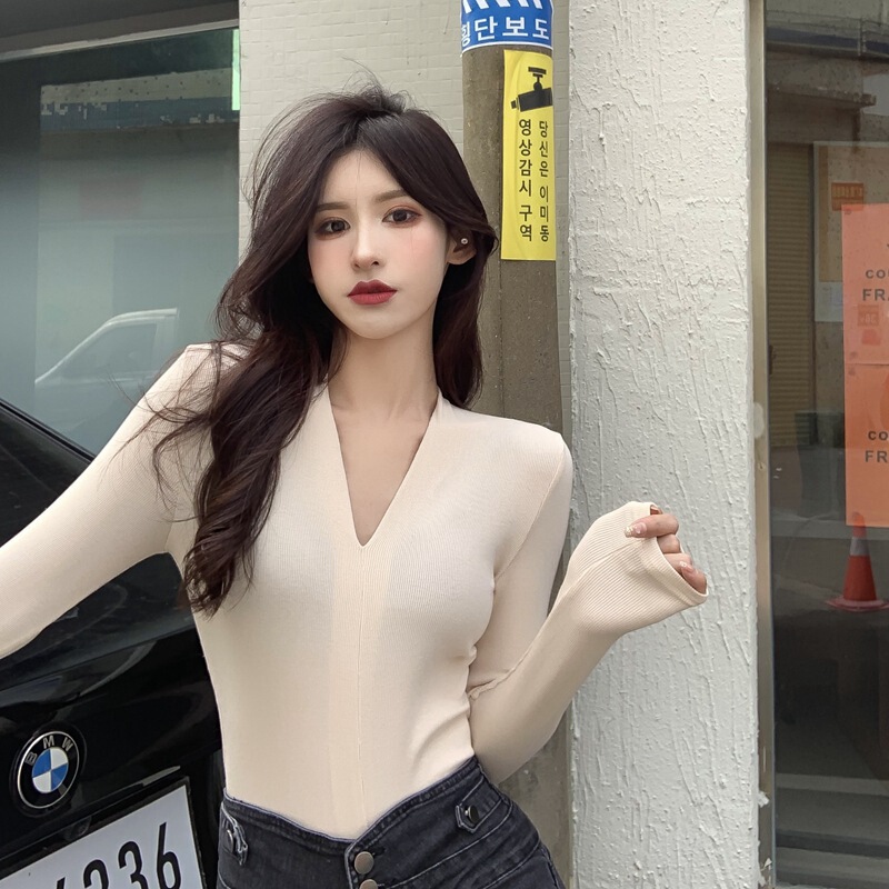Autumn and winter knitted sweater women's slim fit elastic deep V-neck bottoming shirt pure wind sexy long sleeve top wholesale Autumn and winter knitted sweater women's slim fit elastic deep V-neck bottoming shirt pure wind sexy long sleeve top wholesale
