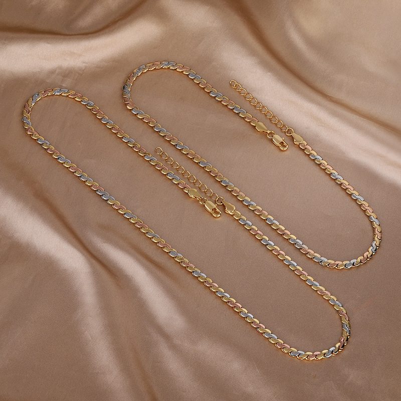 Zhuang Sheng joyería vintage al por mayor ins estilo nicho diseño collar versátil galvanizado de color oro Cruz traje cadena